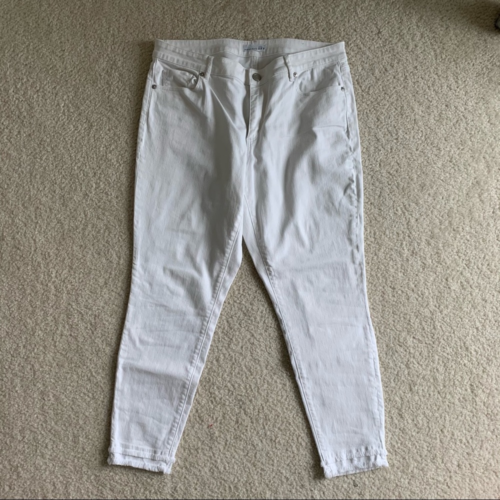 Loft white curvy skinny jeans w/ fringe leg